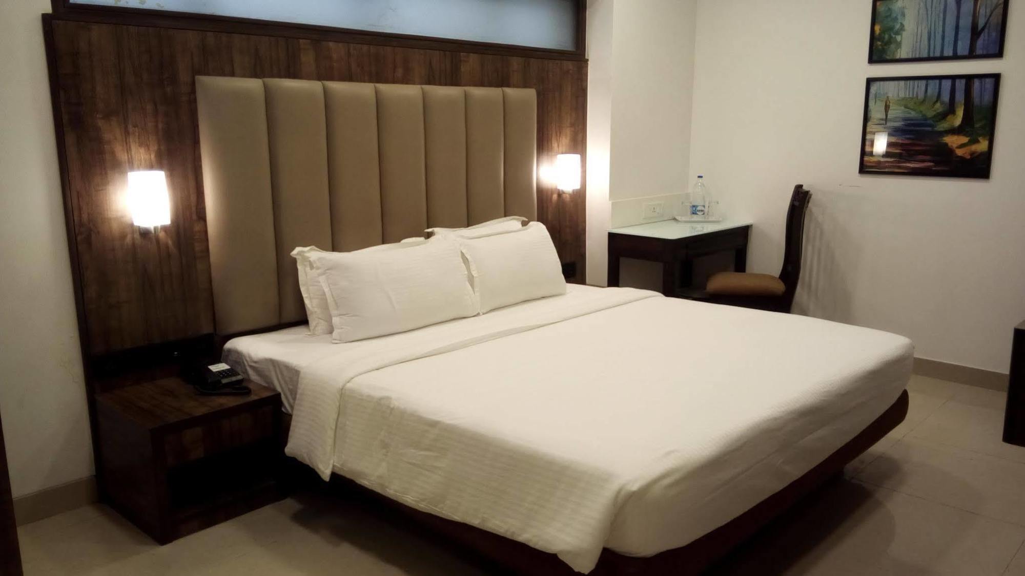 โกลเดน แชเรียต เดอะ บูทิก โฮเต็ล แอนเทอรี Hotel มุมไบ ภายนอก รูปภาพ