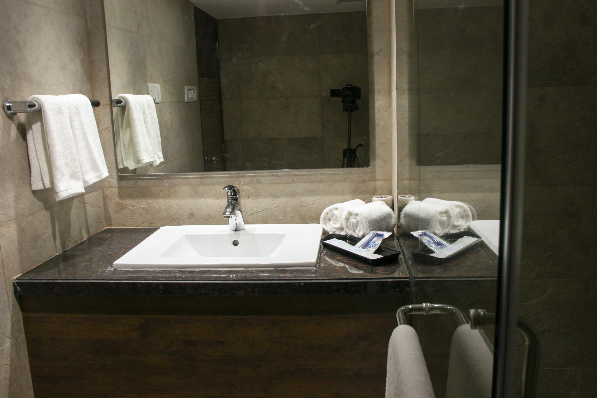 โกลเดน แชเรียต เดอะ บูทิก โฮเต็ล แอนเทอรี Hotel มุมไบ ภายนอก รูปภาพ